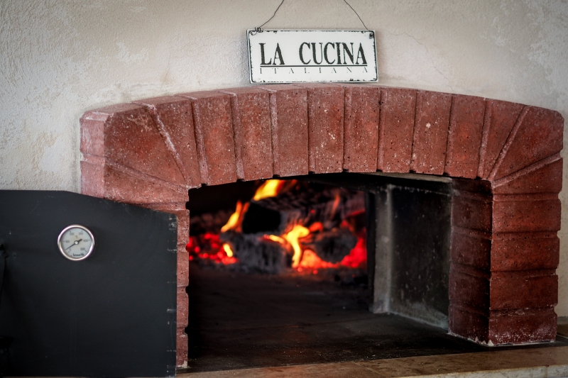 pizzeria-MASSOINS-min_pizza-oven-1344719